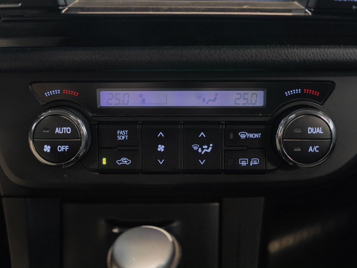 Toyota Corolla 2014 - фото автомобиля