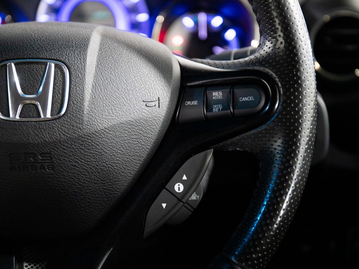 Honda Fit Shuttle 2011 - фото автомобиля