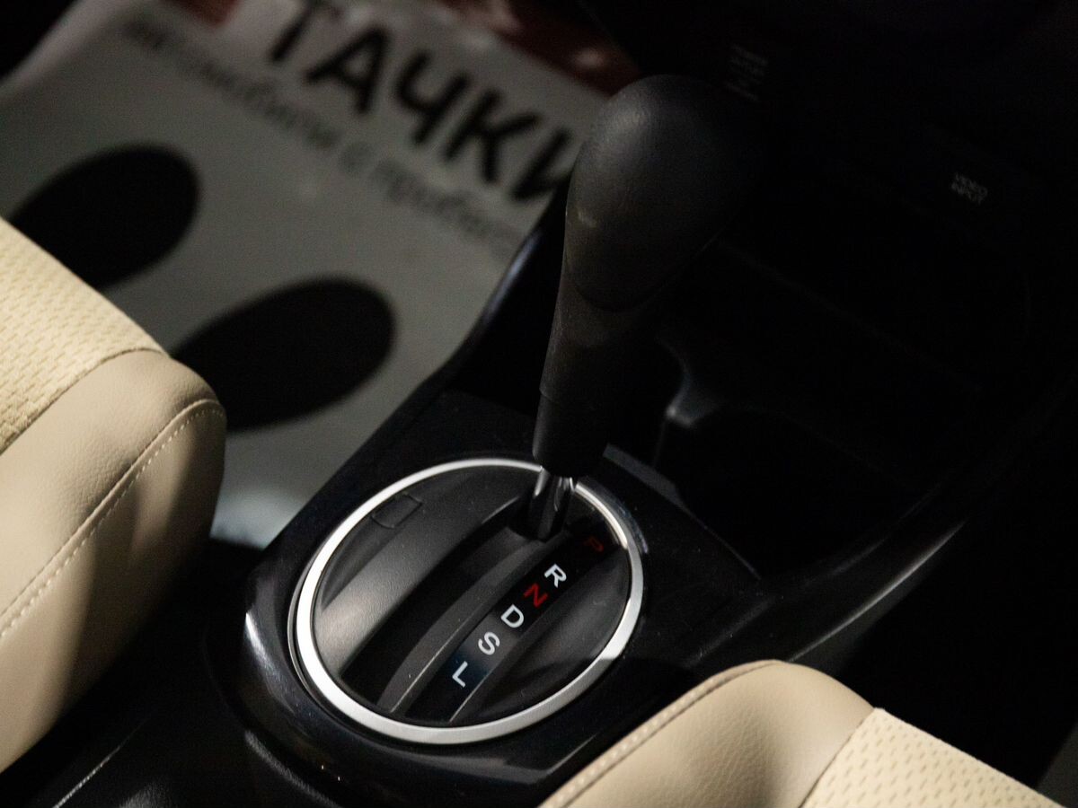 Honda Fit Shuttle 2011 - фото автомобиля