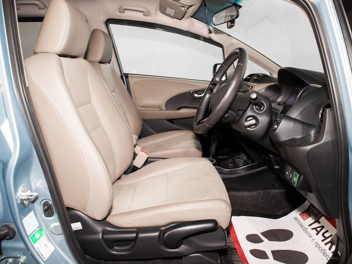 Honda Fit Shuttle 2011 - фото автомобиля