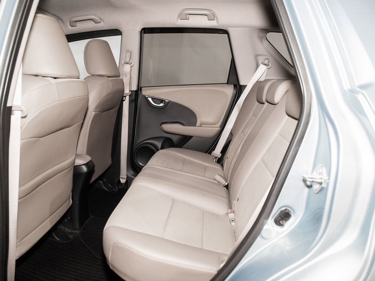 Honda Fit Shuttle 2011 - фото автомобиля