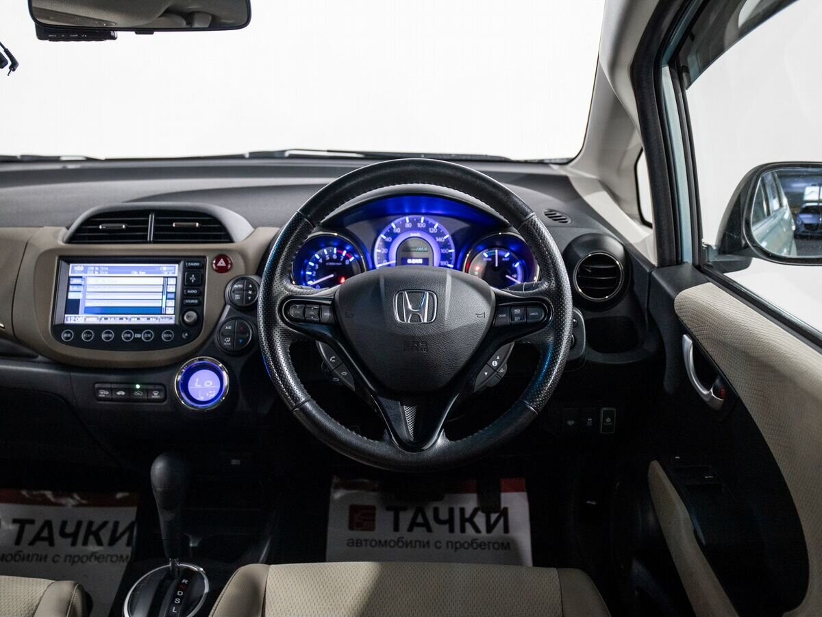 Honda Fit Shuttle 2011 - фото автомобиля