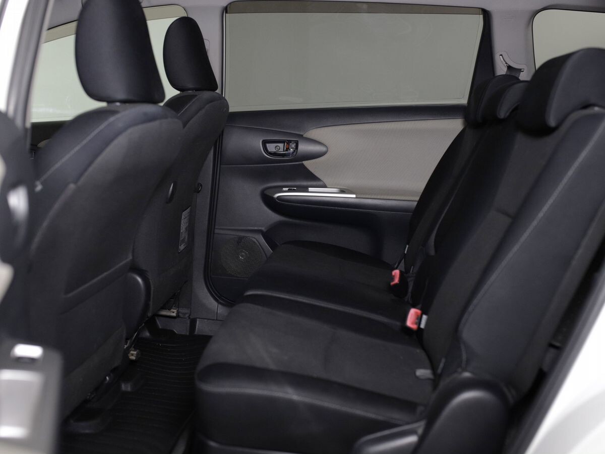 Toyota Wish 2009 - фото автомобиля