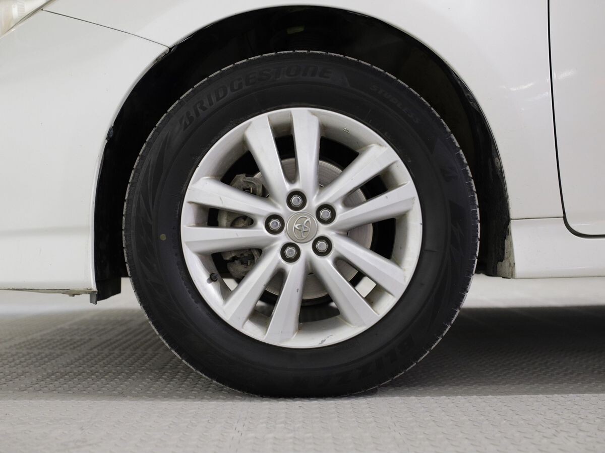 Toyota Wish 2009 - фото автомобиля