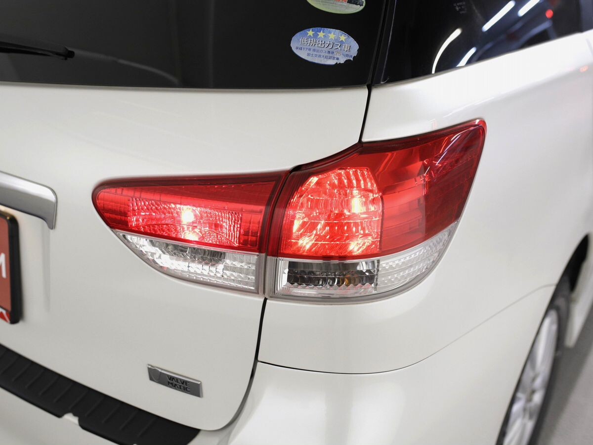 Toyota Wish 2009 - фото автомобиля