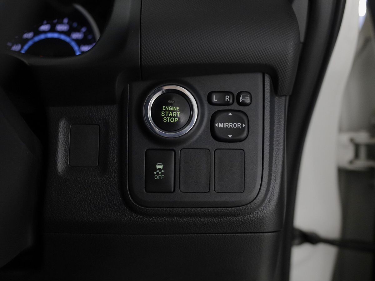 Toyota Wish 2009 - фото автомобиля