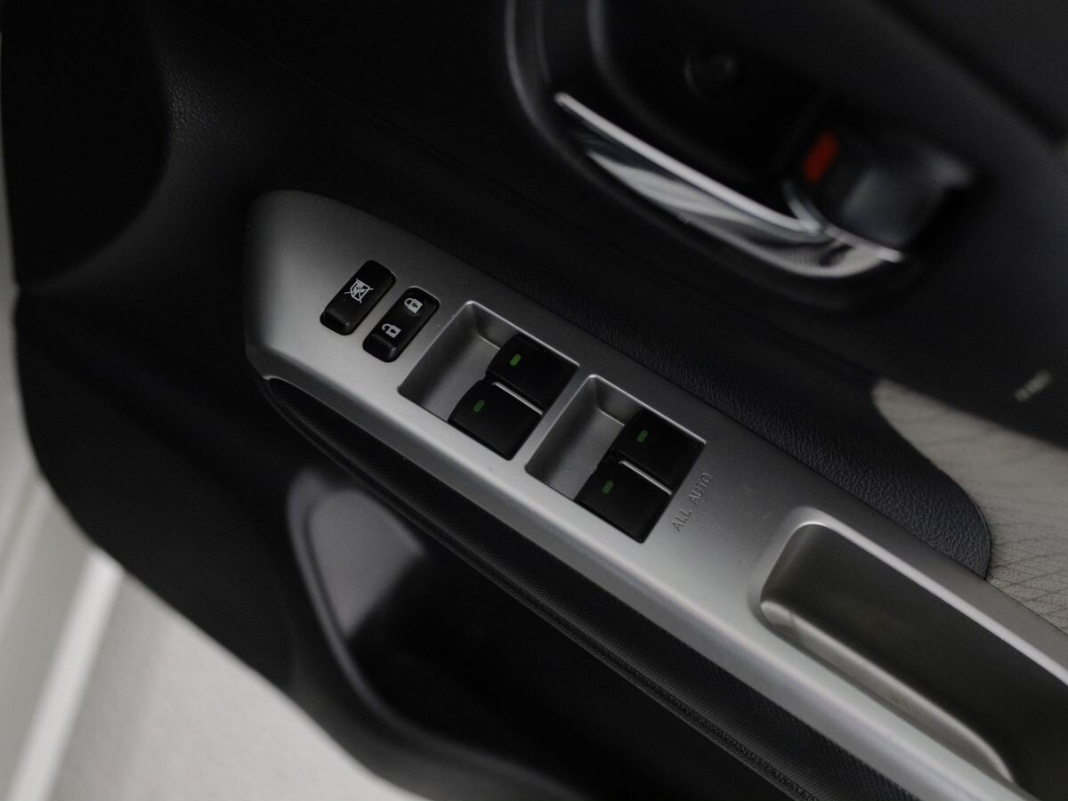 Toyota Wish 2009 - фото автомобиля