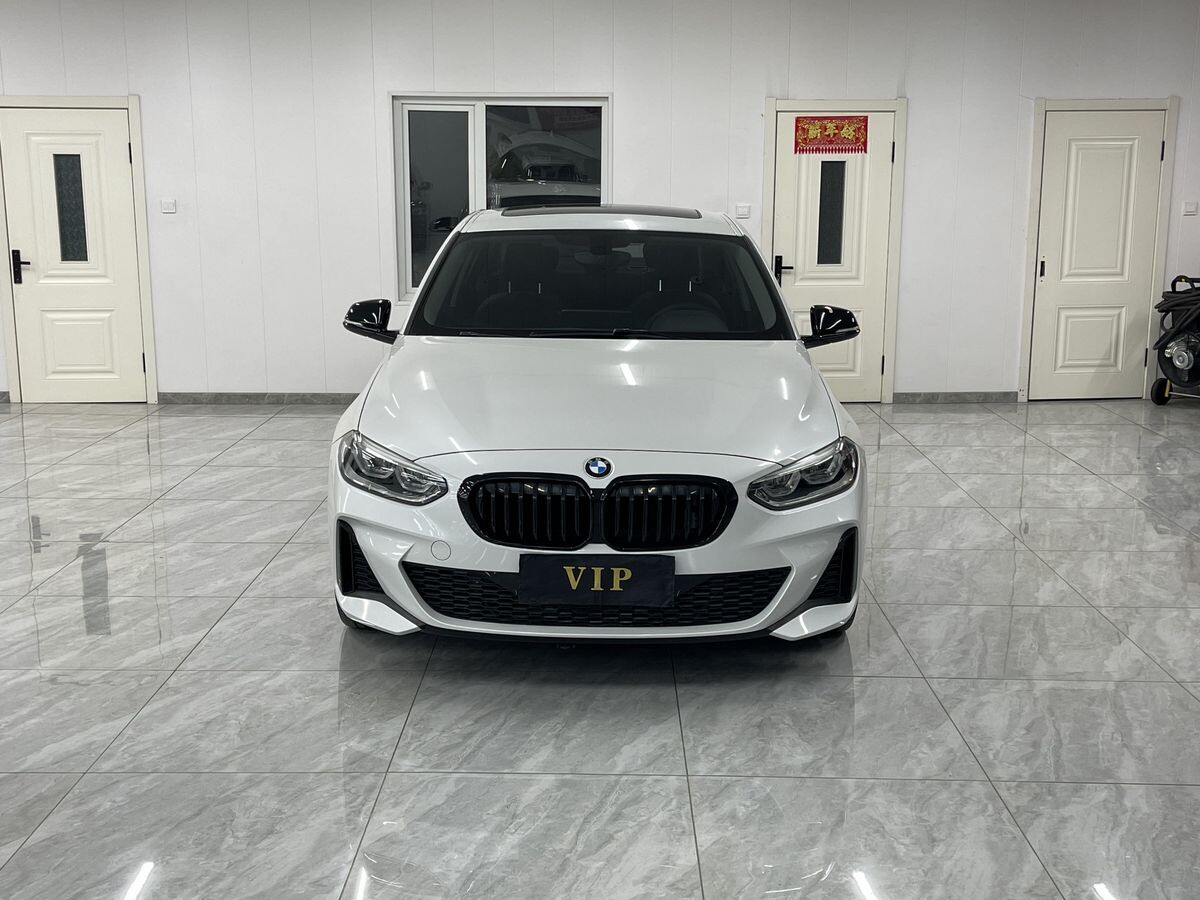 BMW 1 серии 2021 - фото автомобиля