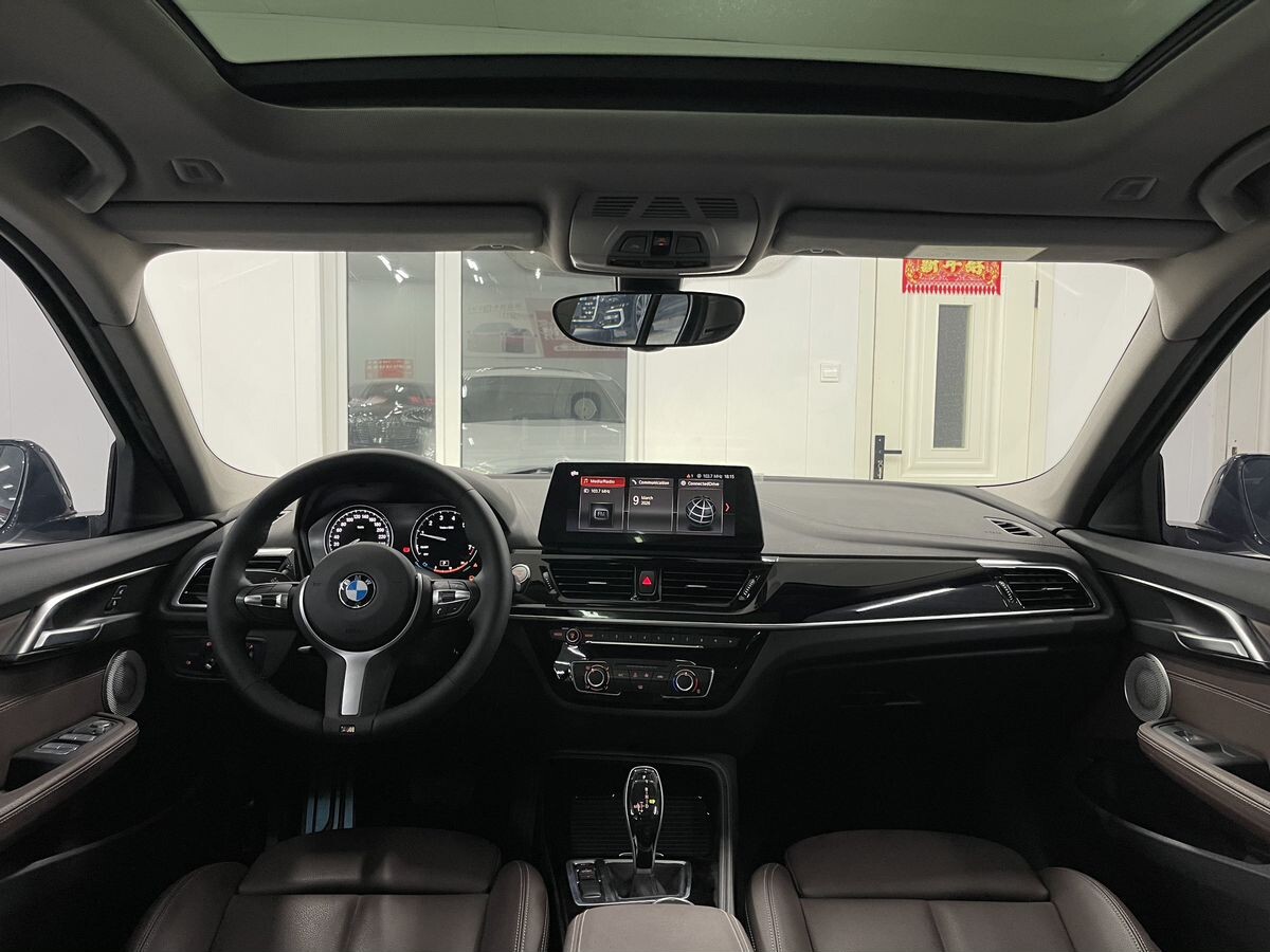 BMW 1 серии 2021 - фото автомобиля
