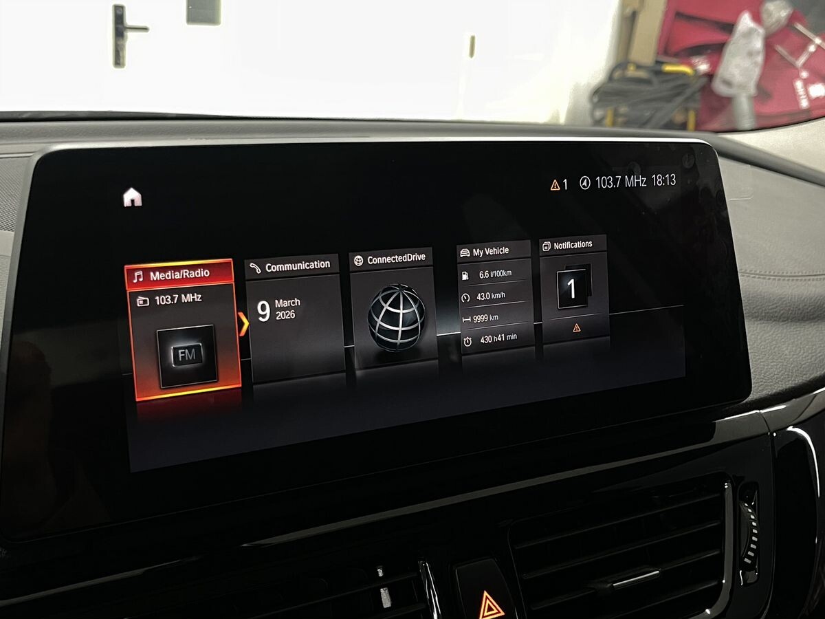 BMW 1 серии 2021 - фото автомобиля