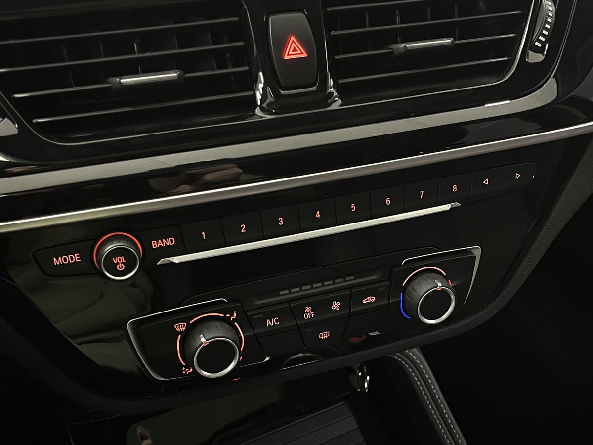 BMW 1 серии 2021 - фото автомобиля