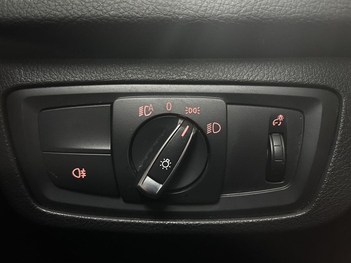 BMW 1 серии 2021 - фото автомобиля