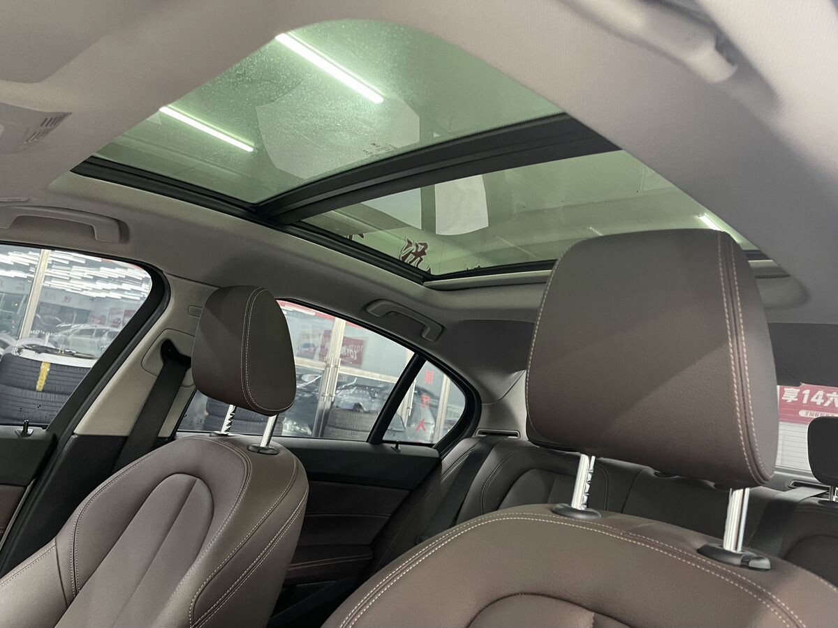 BMW 1 серии 2021 - фото автомобиля