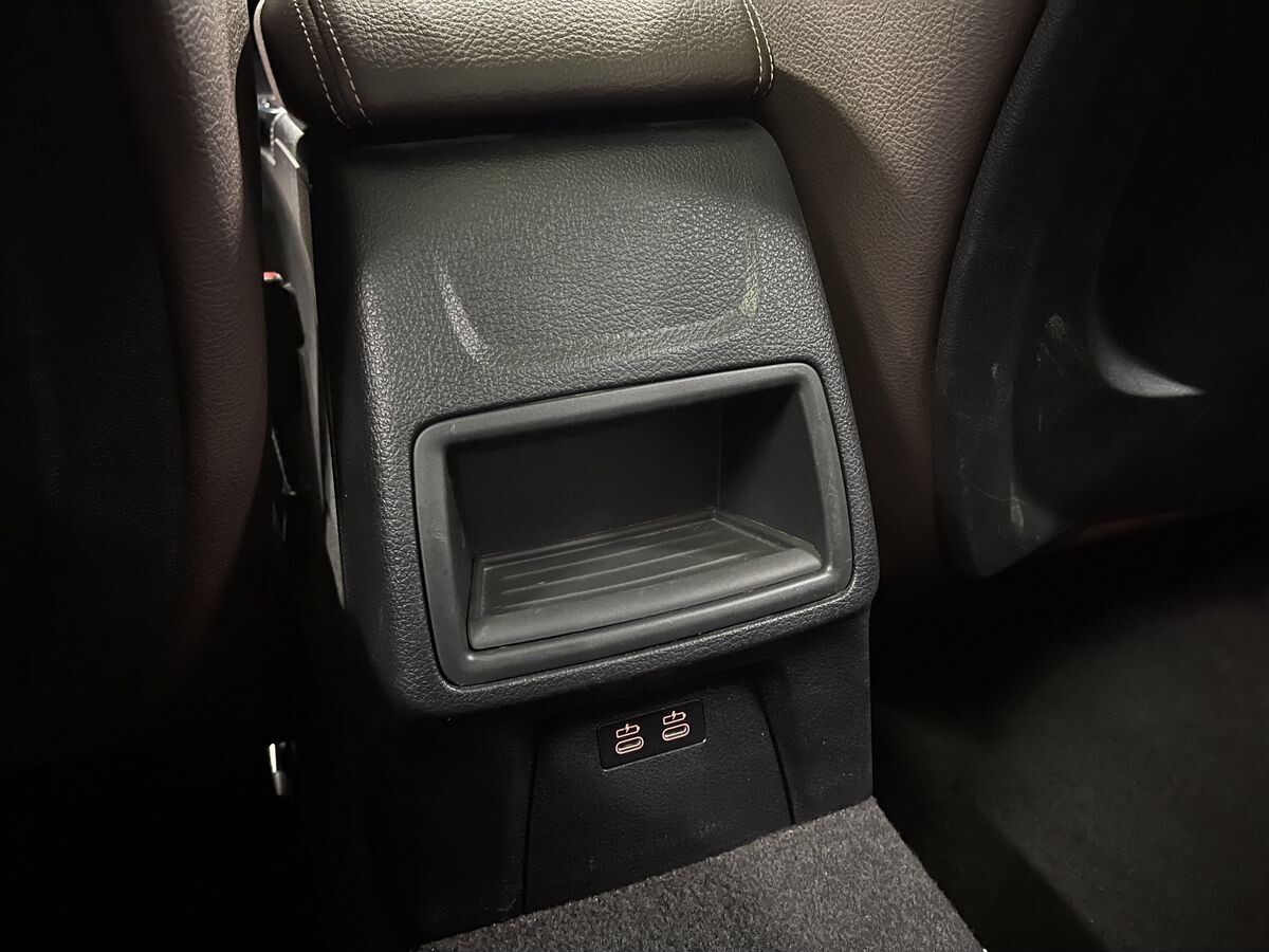 BMW 1 серии 2021 - фото автомобиля