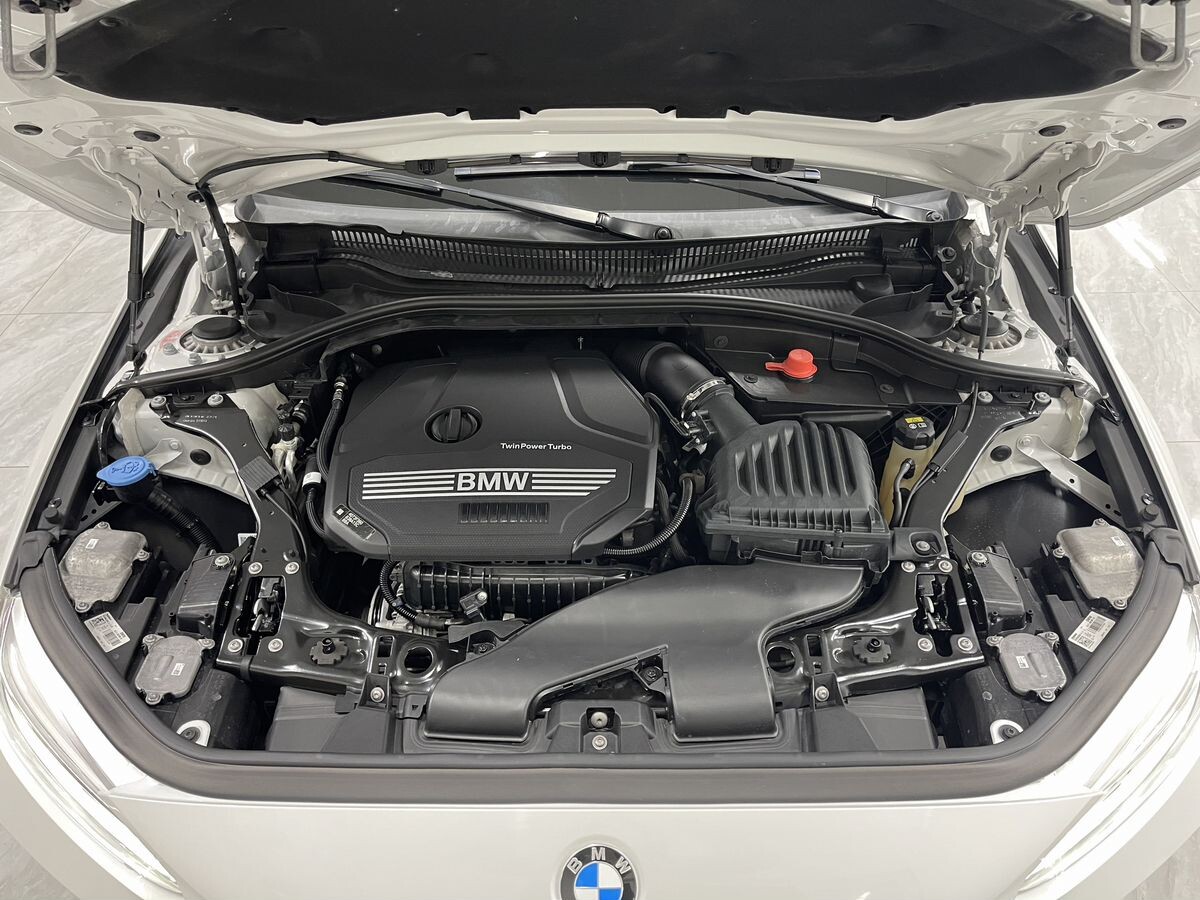 BMW 1 серии 2021 - фото автомобиля