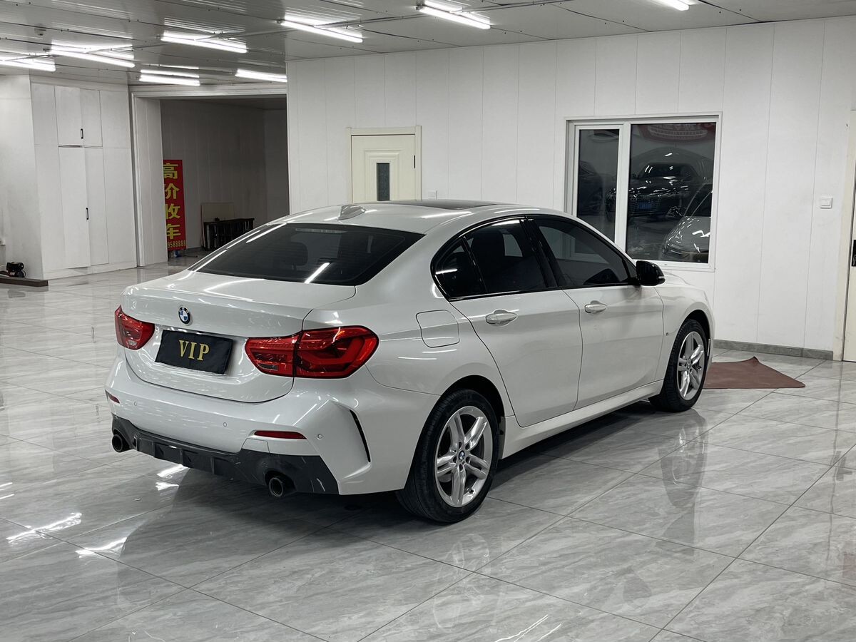 BMW 1 серии 2021 - фото автомобиля