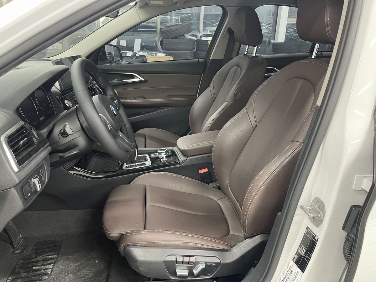 BMW 1 серии 2021 - фото автомобиля