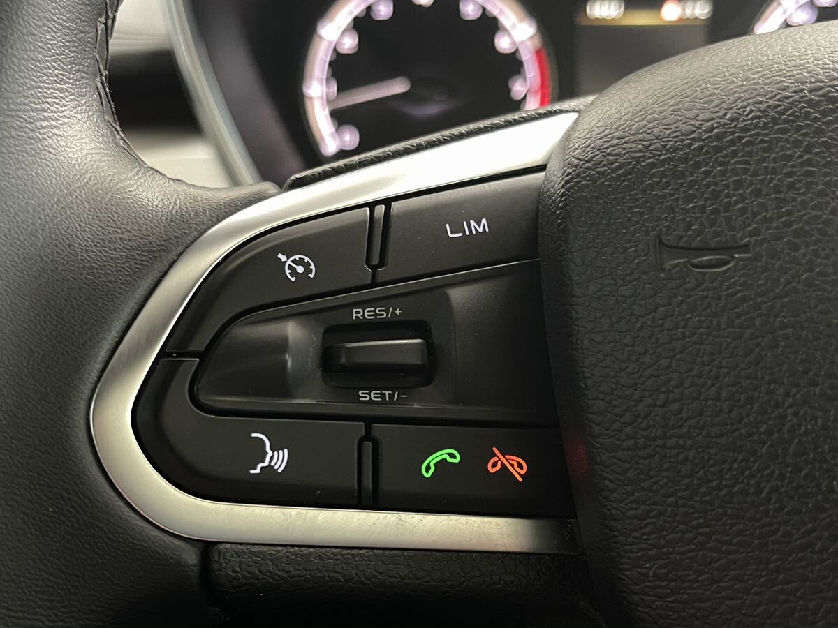 Geely Coolray 2021 - фото автомобиля