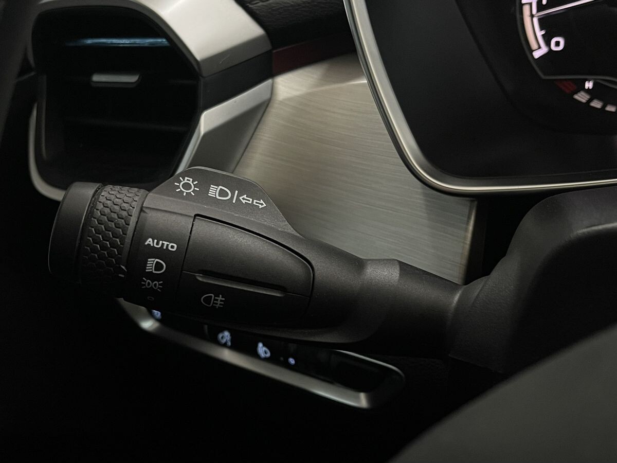 Geely Coolray 2021 - фото автомобиля