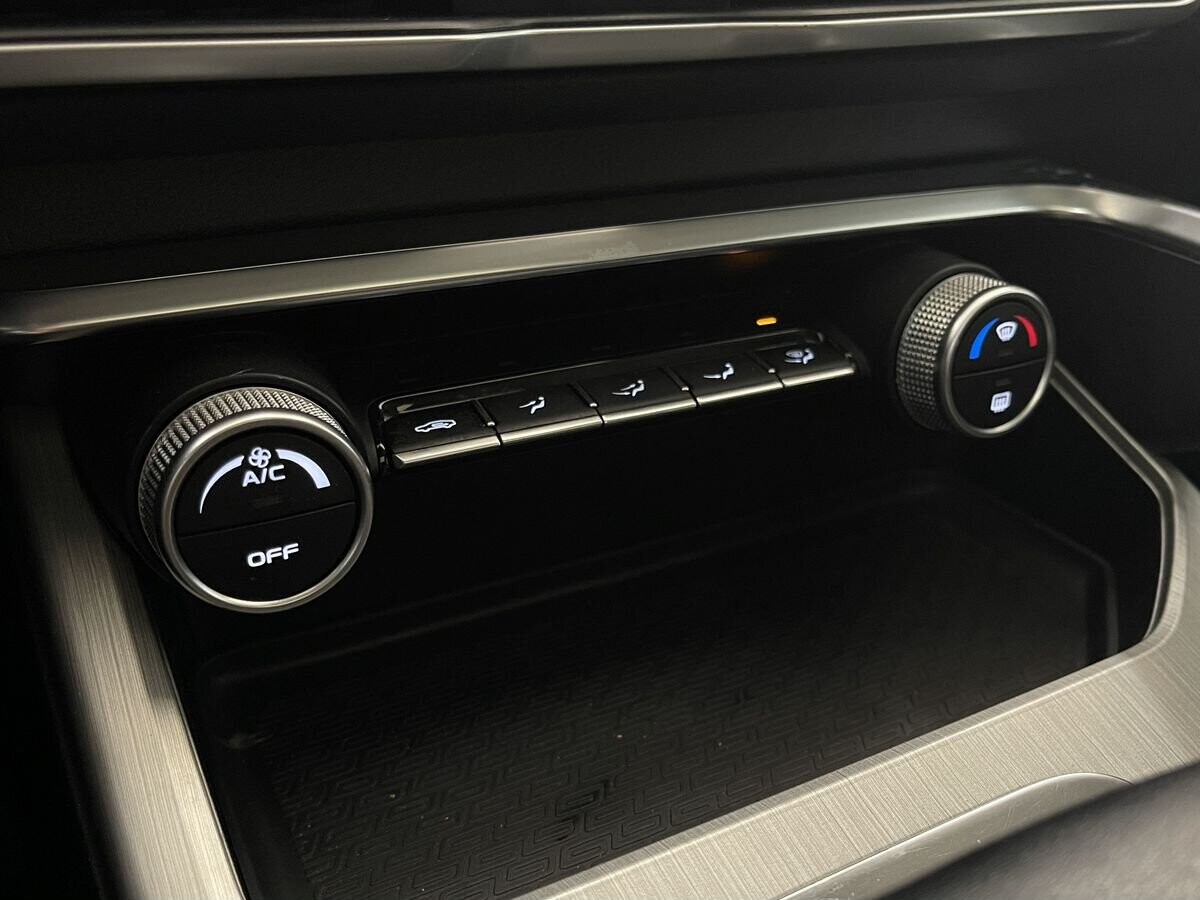 Geely Coolray 2021 - фото автомобиля