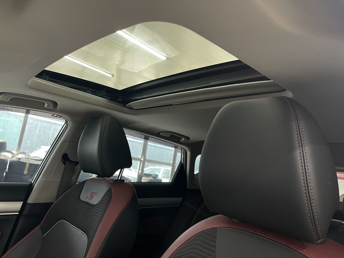 Geely Coolray 2021 - фото автомобиля