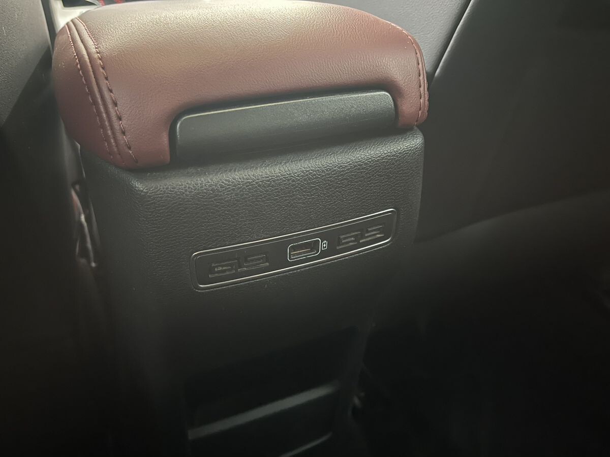 Geely Coolray 2021 - фото автомобиля