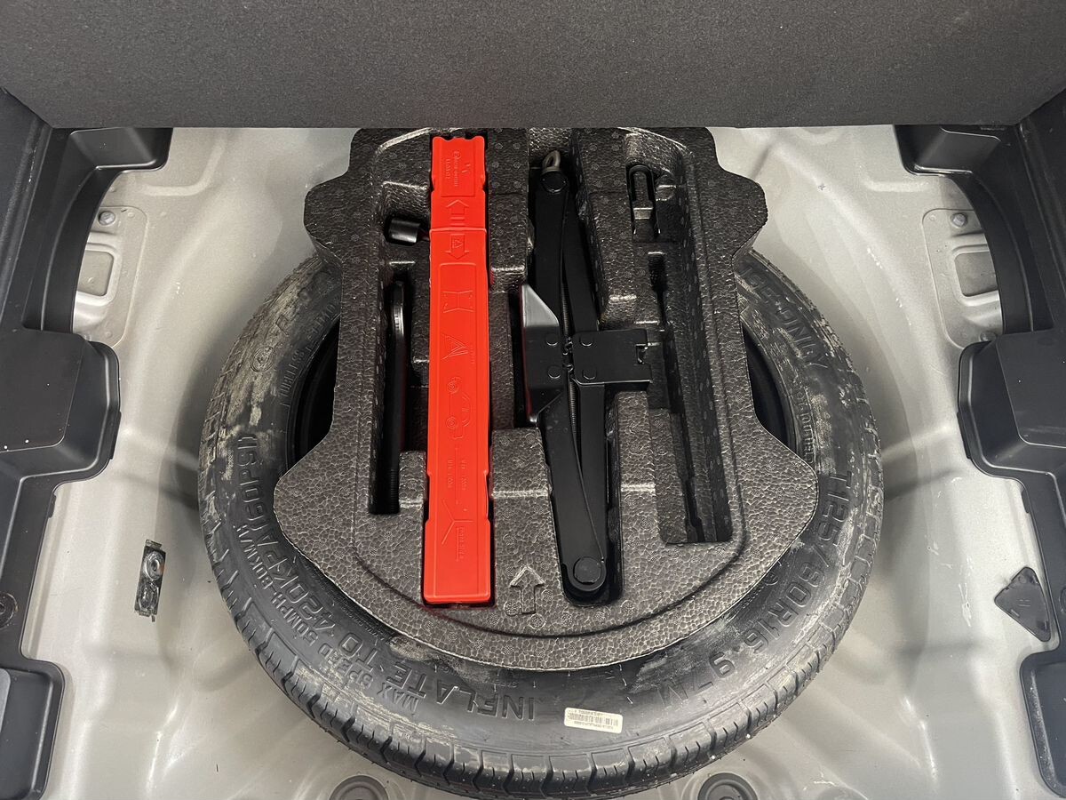 Geely Coolray 2021 - фото автомобиля