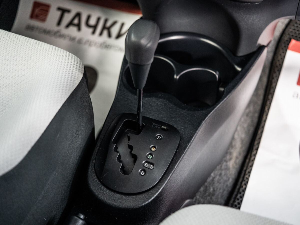 Toyota Vitz 2014 - фото автомобиля