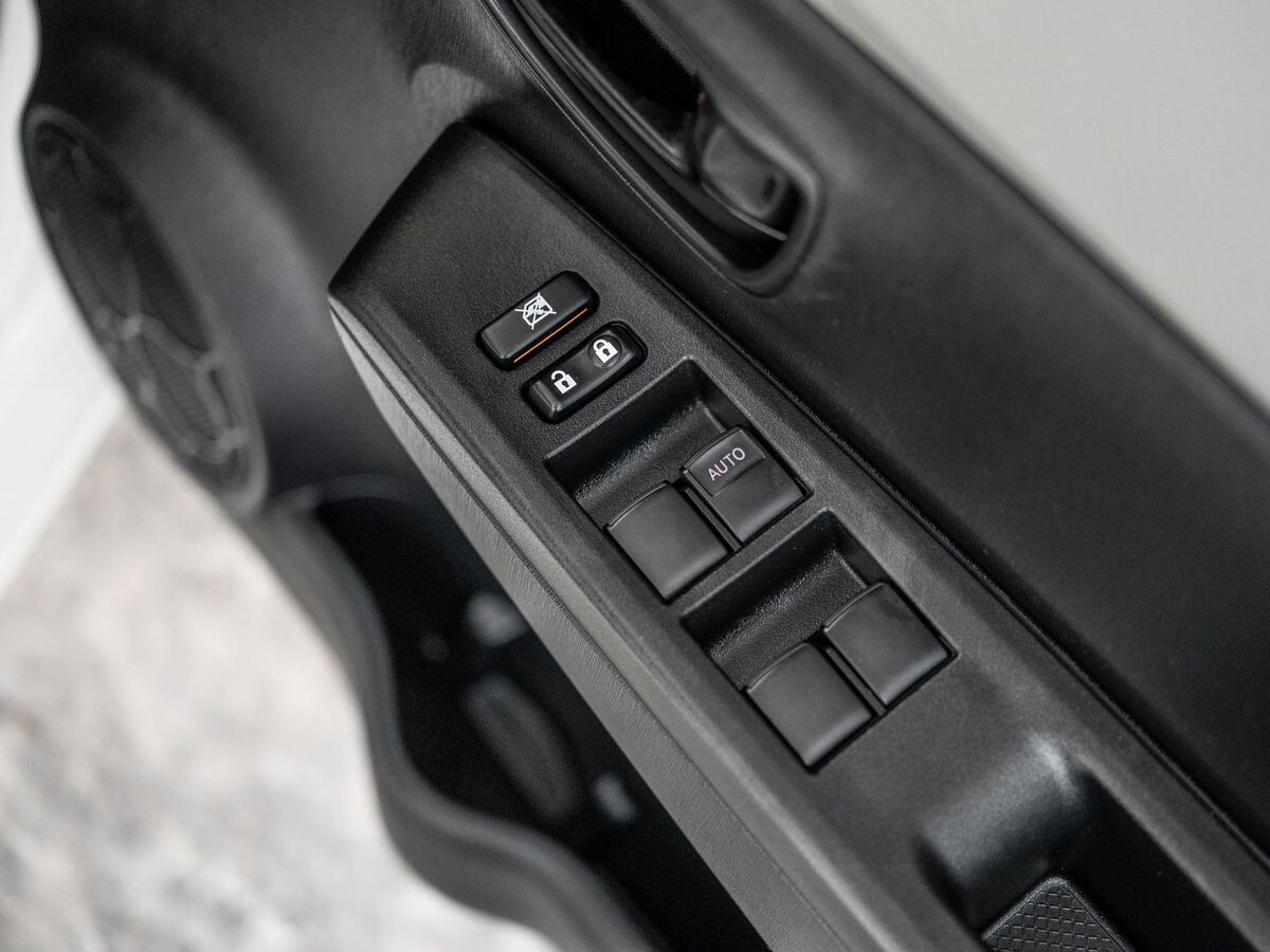 Toyota Vitz 2014 - фото автомобиля