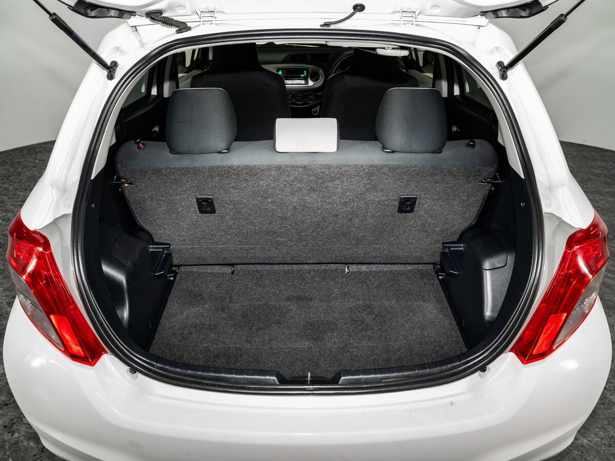 Toyota Vitz 2014 - фото автомобиля