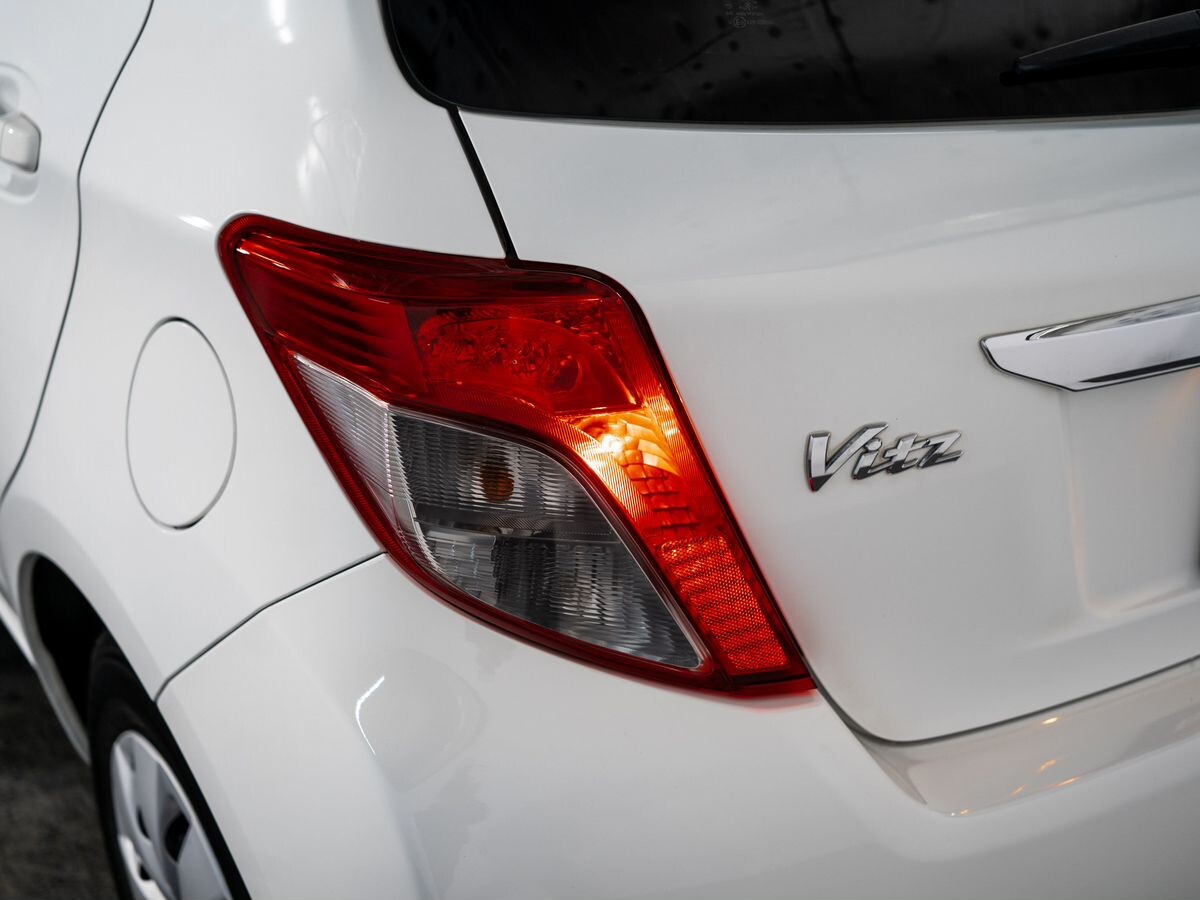 Toyota Vitz 2014 - фото автомобиля