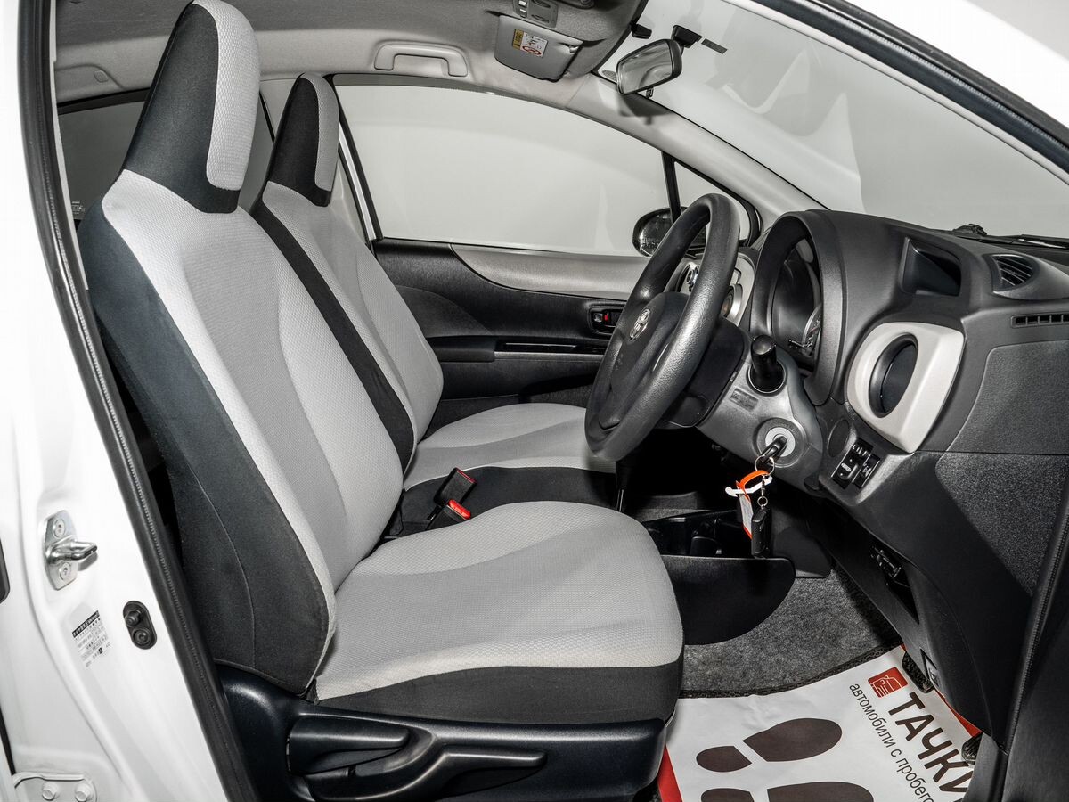 Toyota Vitz 2014 - фото автомобиля