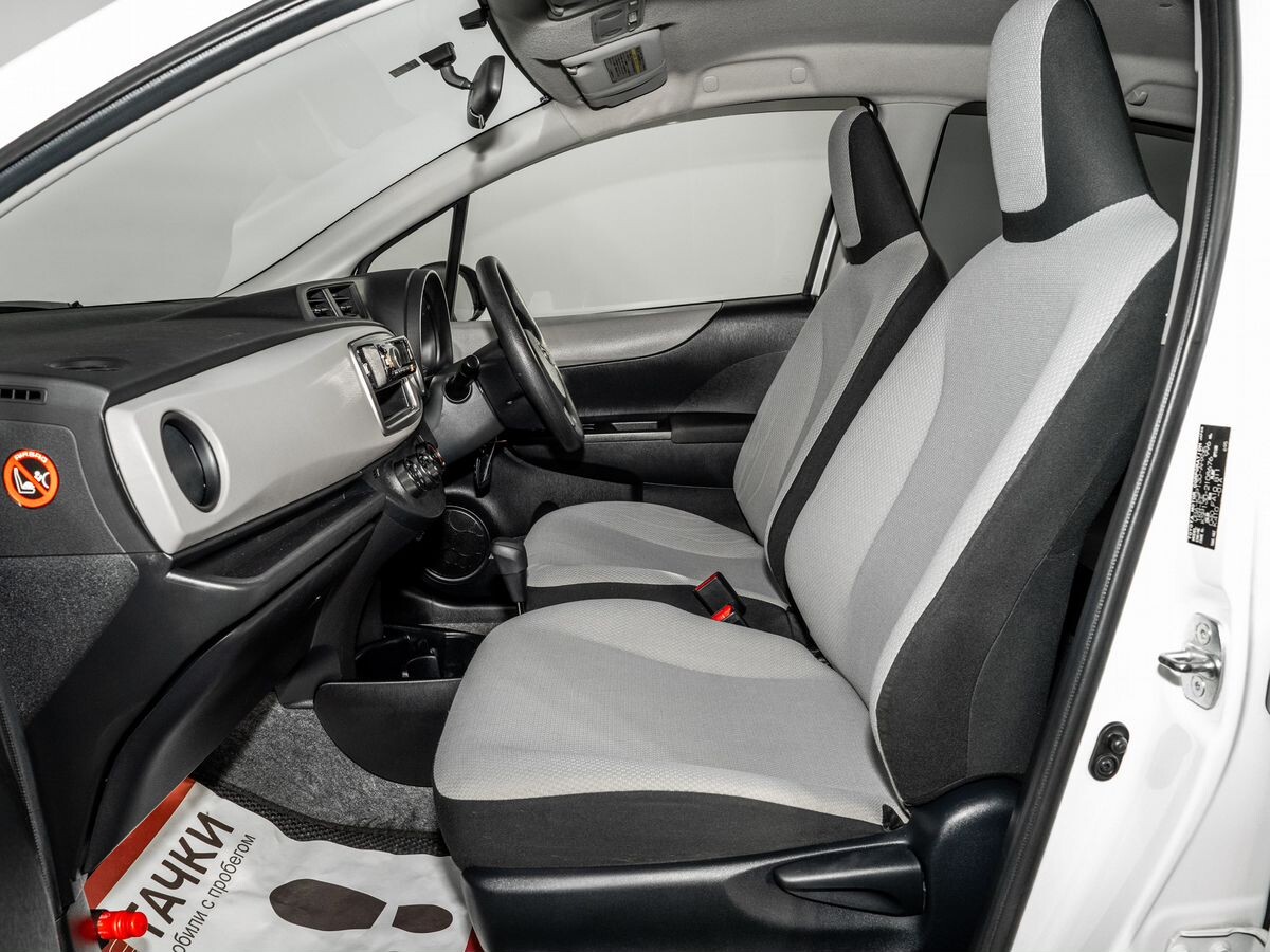 Toyota Vitz 2014 - фото автомобиля