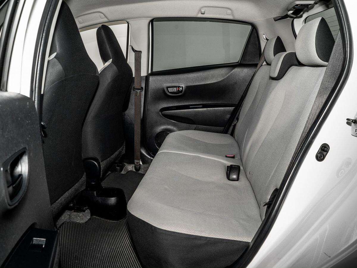 Toyota Vitz 2014 - фото автомобиля