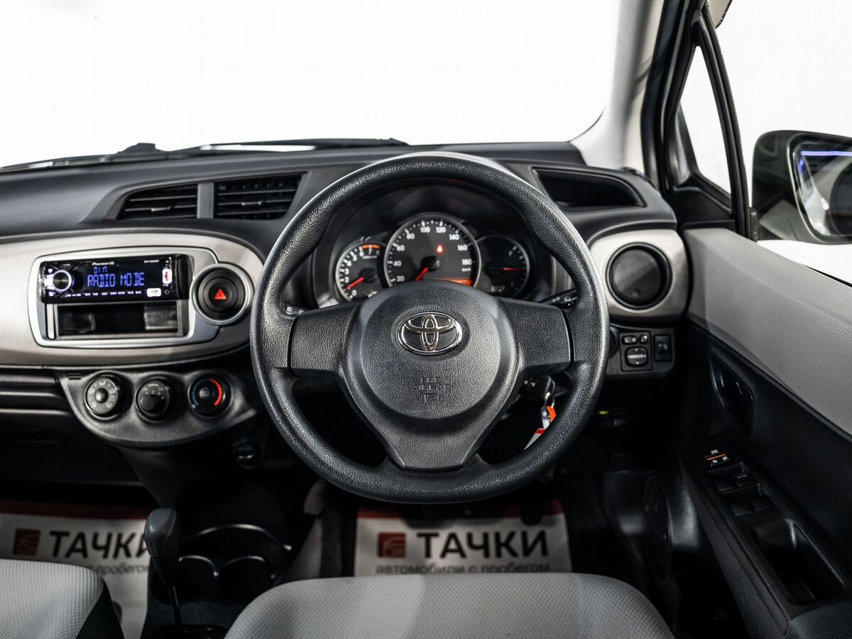 Toyota Vitz 2014 - фото автомобиля