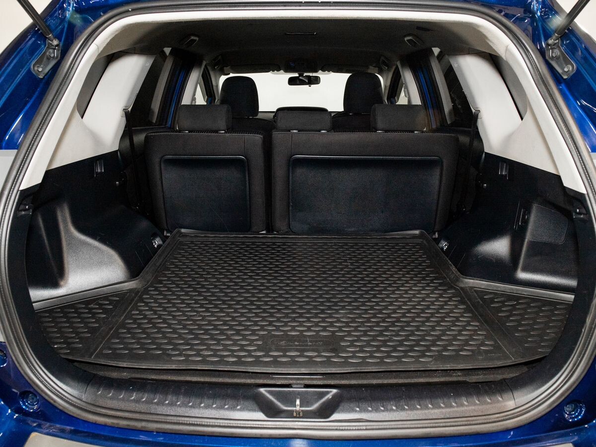 Toyota Prius Alpha 2017 - фото автомобиля