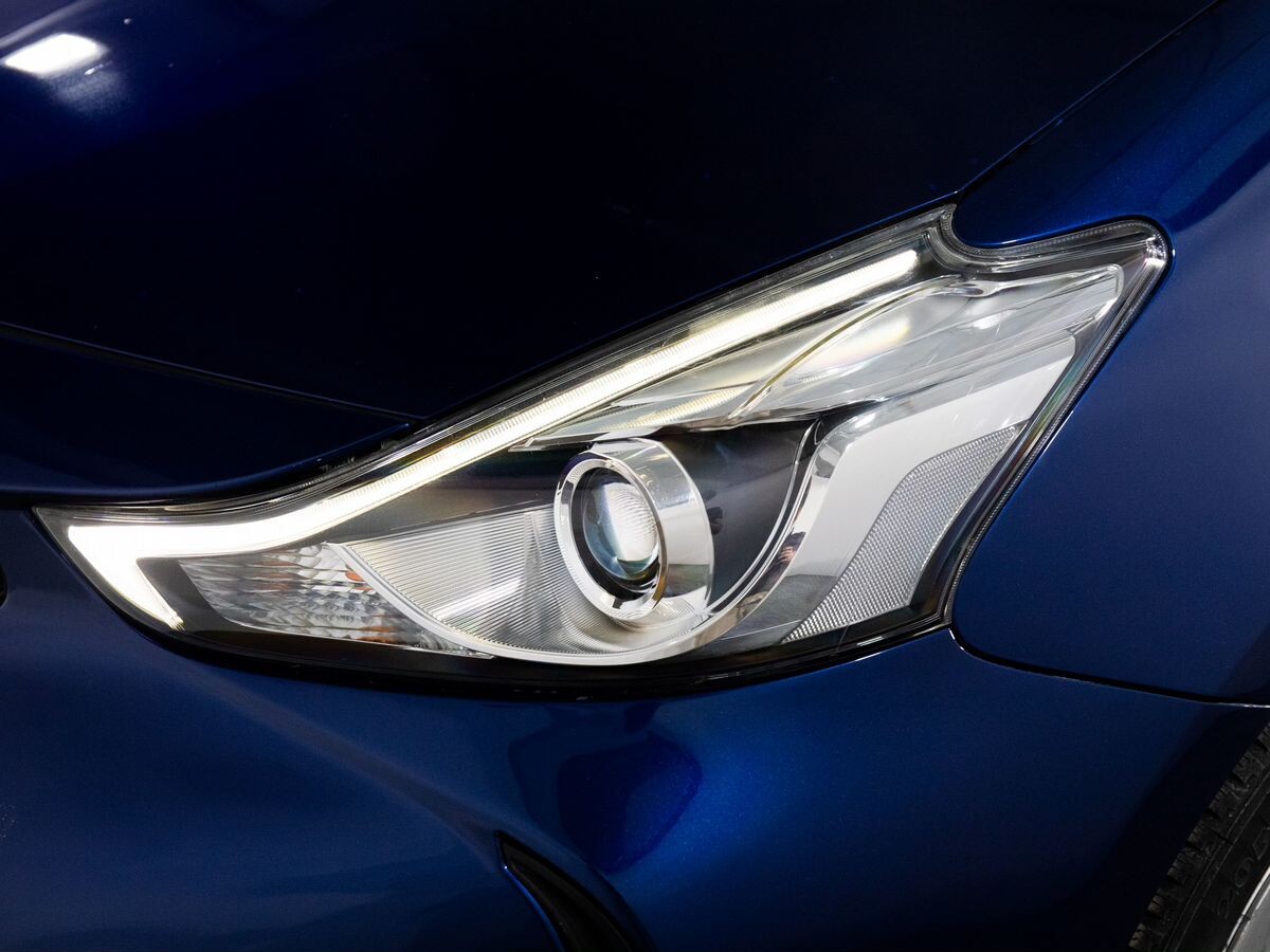 Toyota Prius Alpha 2017 - фото автомобиля