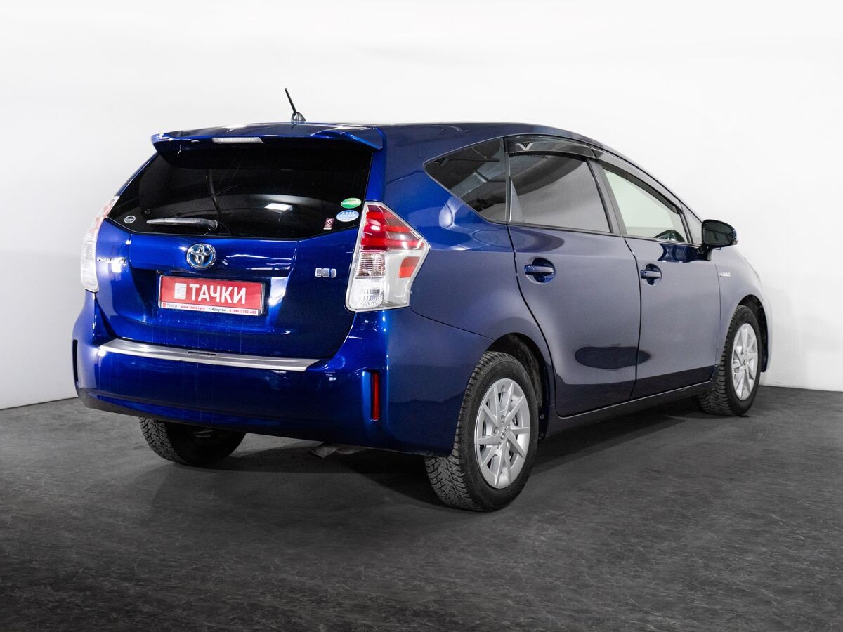 Toyota Prius Alpha 2017 - фото автомобиля