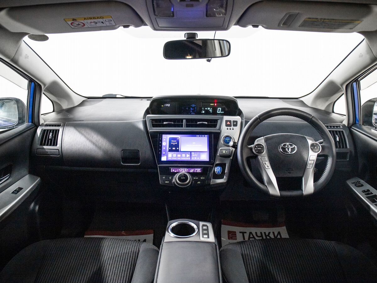 Toyota Prius Alpha 2017 - фото автомобиля