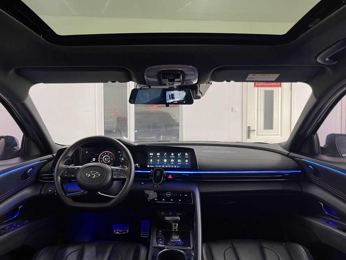 Hyundai Elantra 2022 - фото автомобиля