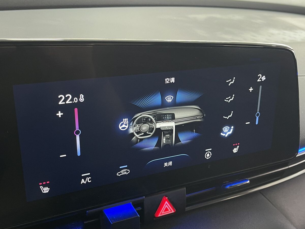 Hyundai Elantra 2022 - фото автомобиля