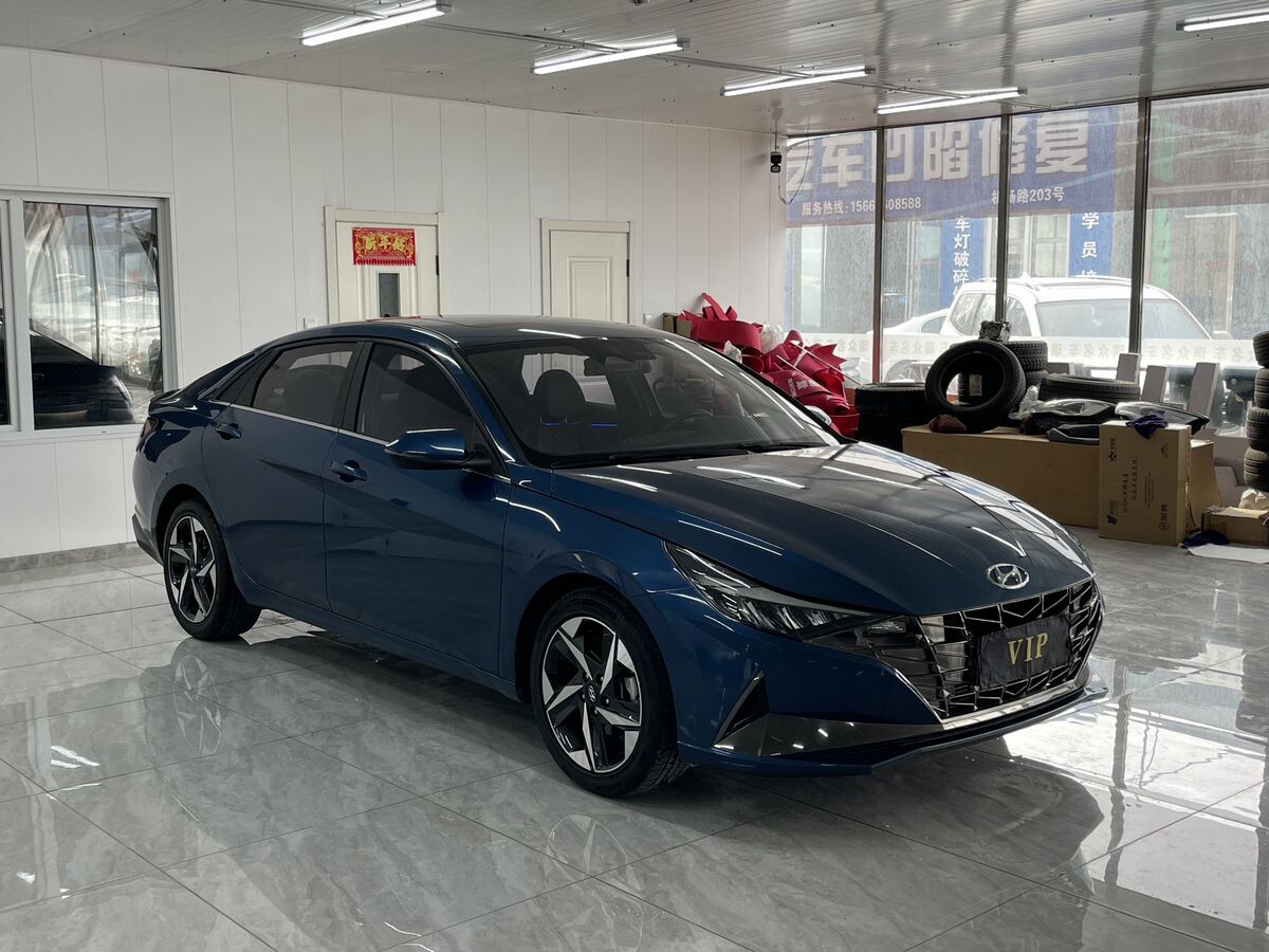 Hyundai Elantra 2022 - фото автомобиля