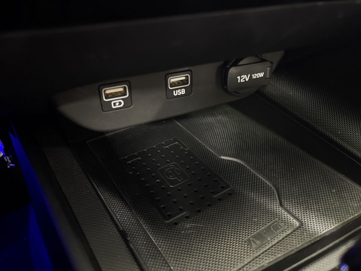 Hyundai Elantra 2022 - фото автомобиля