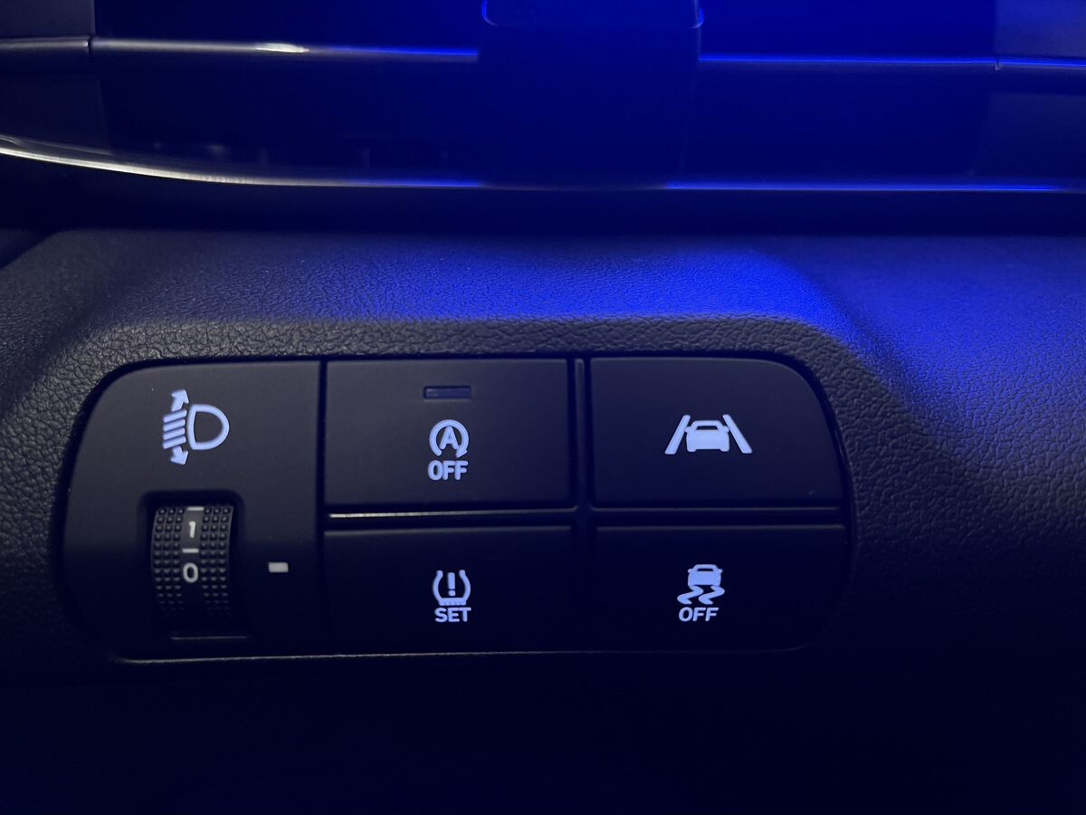 Hyundai Elantra 2022 - фото автомобиля