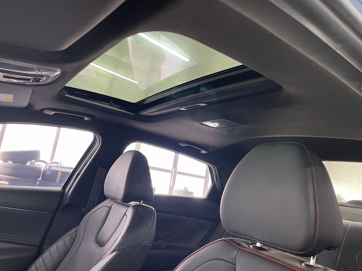 Hyundai Elantra 2022 - фото автомобиля