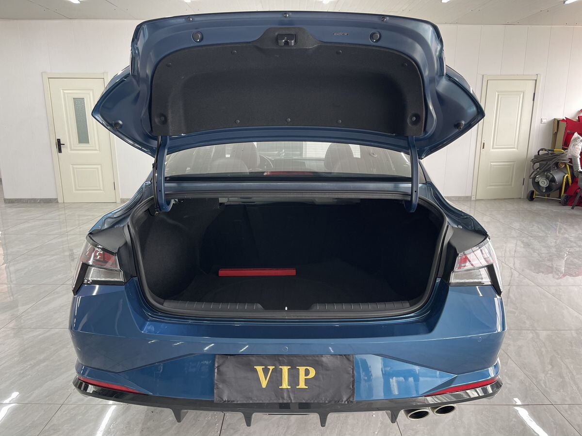 Hyundai Elantra 2022 - фото автомобиля