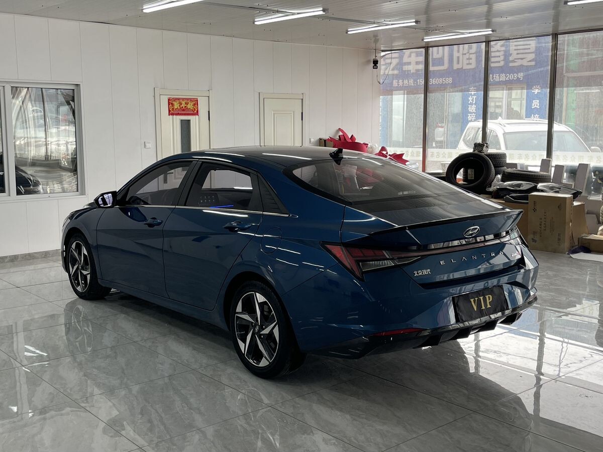Hyundai Elantra 2022 - фото автомобиля