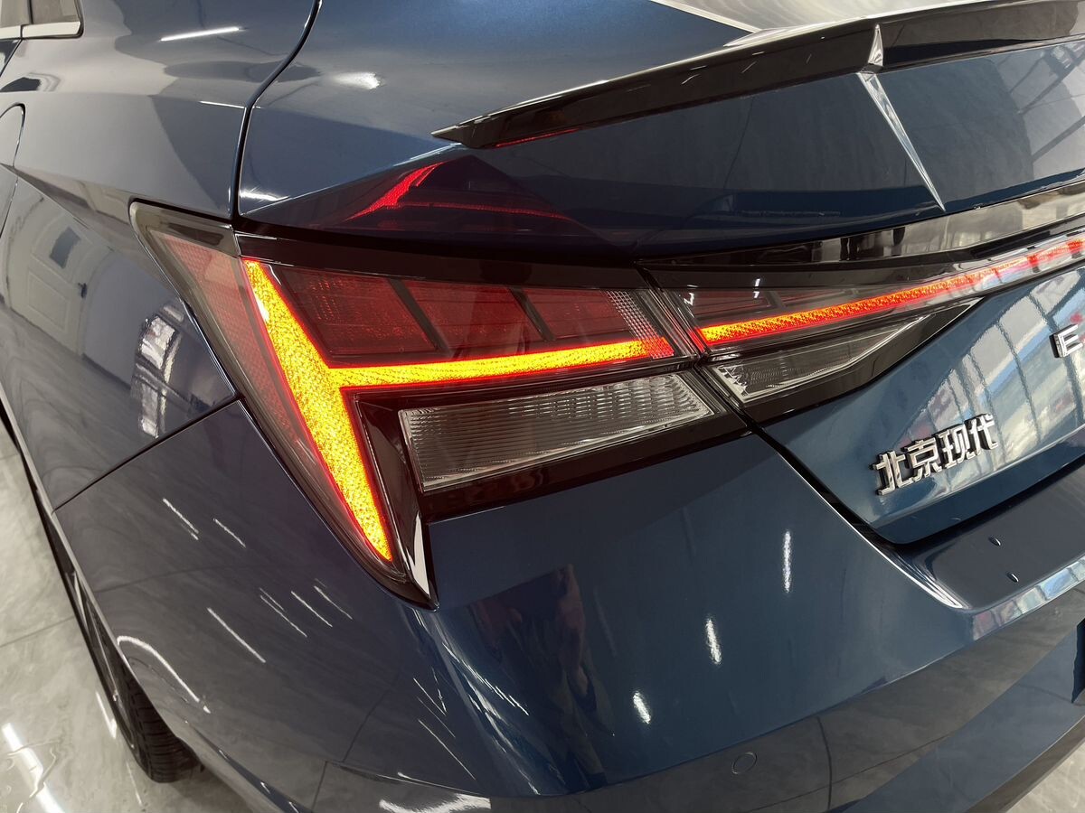 Hyundai Elantra 2022 - фото автомобиля