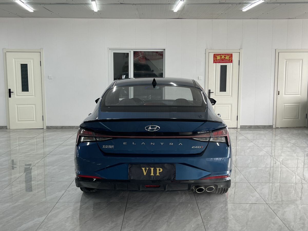 Hyundai Elantra 2022 - фото автомобиля