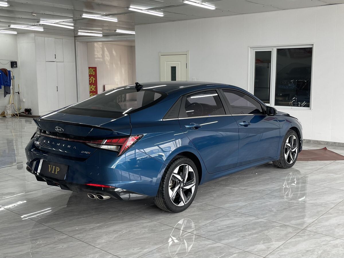 Hyundai Elantra 2022 - фото автомобиля